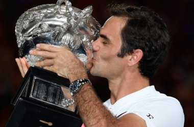 Roger Federer embrassant son 20e titre du Grand Chelem (Source Image : Europe1)