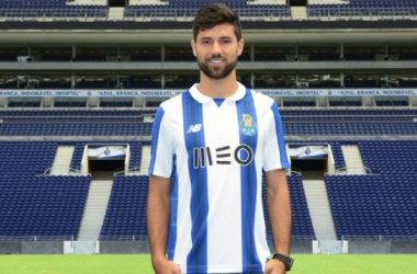 El FC Porto presenta dos fichajes de una atacada