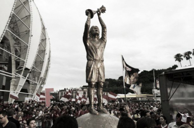 Internacional inaugura estátua de Fernandão em frente ao Beira-Rio