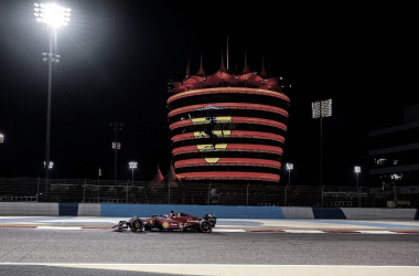 Ferrari dominante: Leclerc faz a pole e Sainz larga da P3 no GP do Bahrein
