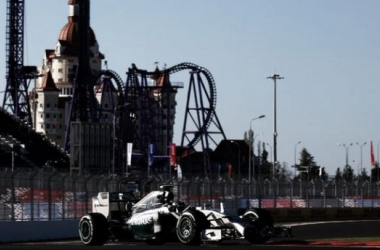 Lewis Hamilton se lleva el segundo asalto de la Fórmula 1 en Rusia