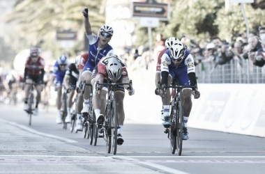 Tirreno-Adriatico, Fernando Gaviria in volata su Sagan a Civitanova Marche