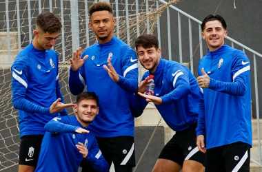 Cinco jugadores del Recreativo Granada en&nbsp; un entrenamiento. Foto: Pepe Villoslada / Granada CF.