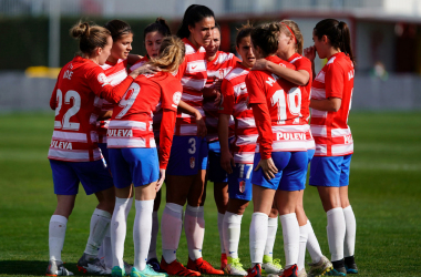 Parte de la plantilla del Granada Femenino celebrando un gol. Foto: Pepe Villoslada / Granada CF.