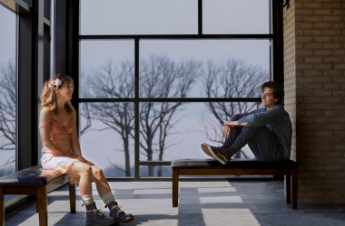 Trailer de 'Five Feet Apart', novo romance de Cole Sprouse, é divulgado