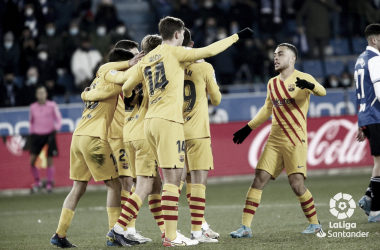 El equipo culé celebrando el gol de De Jong. | Foto: LaLiga Santander