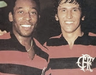 Relembre o dia em que Pelé vestiu a 10 do Flamengo ao lado de Zico