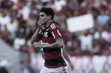 No Maracanã, Flamengo se impõe e vence Coritiba na estreia do Brasileirão