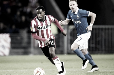 Jozefzoon con pie y medio fuera del PSV