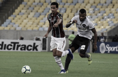 Botafogo sobrevive à pressão e vence clássico contra Fluminense