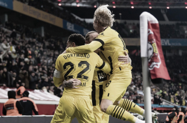 Borussia Dortmund vence Bayer Leverkusen e encosta na liderança da Bundesliga