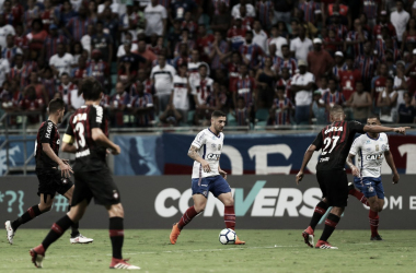 Em jogo movimentado, Bahia e Atlético-PR empatam sem gols na Fonte Nova
