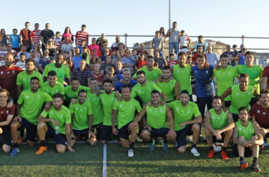 El Granada CF entrena al calor de su afición