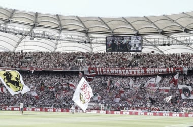La afición del Stuttgart abarrota el estadio y apoya a su equipo. / Fuente: @Bundesliga_EN