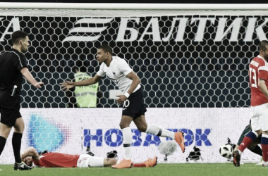 Com dois de Mbappé, França bate Rússia em amistoso antes da Copa