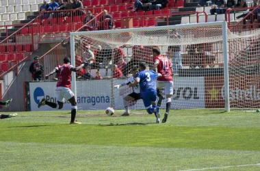 El Nàstic mira arriba tras imponerse a un Badalona que sigue en peligro