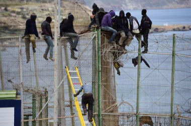 Una treintena de inmigrantes logra entrar en Melilla