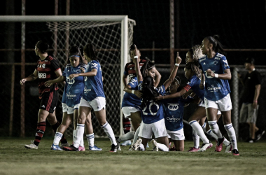 Em noite inspirada, Marília comanda vitória do Cruzeiro contra Flamengo