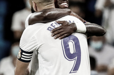 Vini Jr. y Benzema celebran la victoria en el Sadar la temporada pasada (1-3) | Foto: @realmadrid