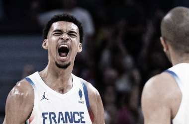 Na estreia do basquete em Paris, França vira e bate o Brasil em duelo equilibrado