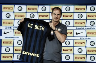 De Boer é apresentado na Inter, elogia Gabigol e avisa: &quot;Objetivo é se aproximar da Juventus&quot;