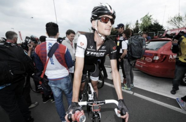 La mala suerte persigue a Frank Schleck en Suiza