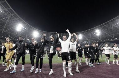 Frankfurt festeja su triunfo en Londres. Fotos: Europa League.