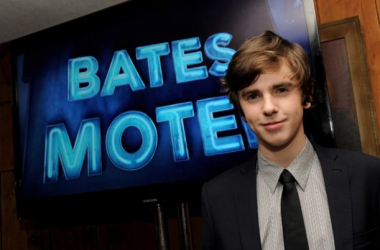 Freddie Highmore protagonizará &#039;Holding Patterns&#039;