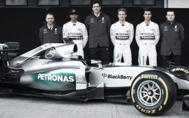 Mercedes presenta oficialmente el W06