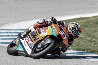 Pedro Acosta en pista sobre el trazado de Jerez en los test | Imagen: MotoGP
