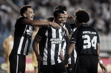 Em jogo de oito gols, Botafogo goleia Brasiliense e avança para terceira fase da Copa do Brasil