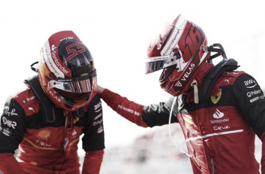 El saludo entre Leclerc y Sainz, post clasificación | Foto: Fórmula 1