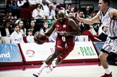 El Zaragoza salva el triunfo tras un triple de Rowland fuera de tiempo (87-88)