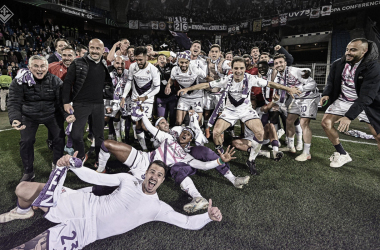 Jugadores de la Fiorentina festejando pase a la final | Imagen: @acffiorentina
