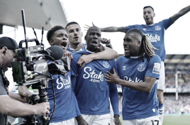 Jugadores del Everton celebrando el gol | Imagen: @Everton