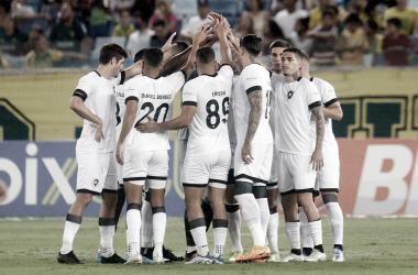 Botafogo recebe América-MG em busca de virada inédita na Copa do Brasil