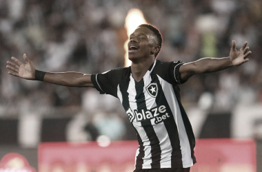 Botafogo vence Athletico com golaço de Jeffinho e se recupera no Brasileirão
