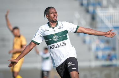 Iury fez um dos gols do Coxa (Foto: JP Pacheco | Coritiba)