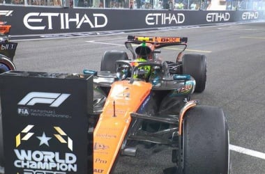 Lando Norris con el cartel de World Champion. Fuente: F1