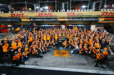McLaren celebrando en Yas Marina | Foto: @McLarenF1