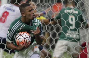 Gabriel Jesús llega a Manchester y se prepara para debutar