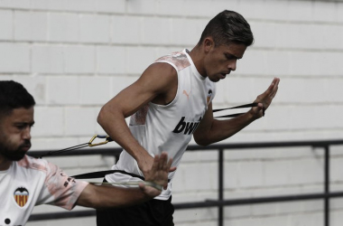 Gabriel Paulista no se entrena por una sobrecarga