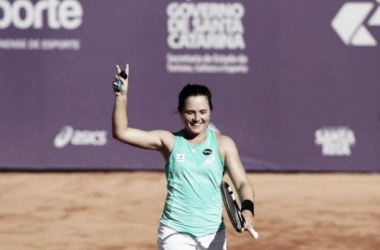 Gabriela Cé vence holandesa Cindy Burger e avança às quartas de final do Brasil Tennis Cup