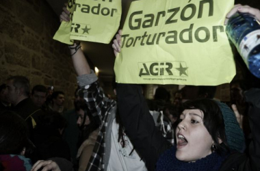 Boicotean una conferencia de Garzón en la Universidade de Santiago de Compostela