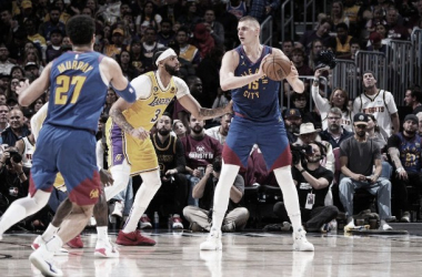 Un Jokic de videojuego tumba a los Lakers