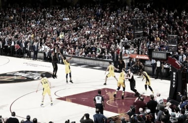 Momentazo de la NBA: LeBron James se viste nuevamente de héroe y destroza las ilusiones de Indiana