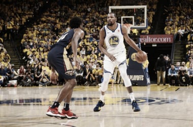 Momentazo NBA: Durant se viste de súperhombre en la vuelta de Curry