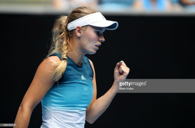 Australian Open: Caroline Wozniacki overpowers Johanna Larsson