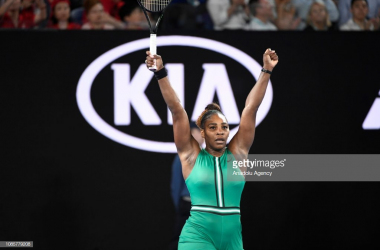 Australian Open: Serena Williams fights off spirited Simona Halep