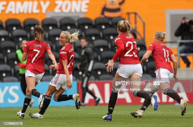 Millie Turner takes Mancheser United to the top of the FA WSL